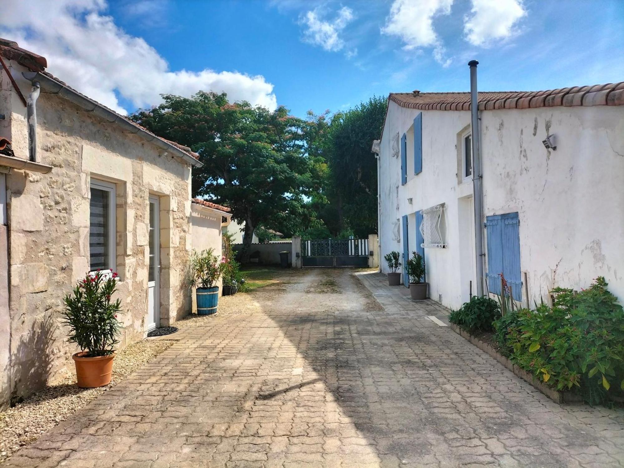 Agreable Maison De Vacances En Charente-Maritime Arvert Buitenkant foto
